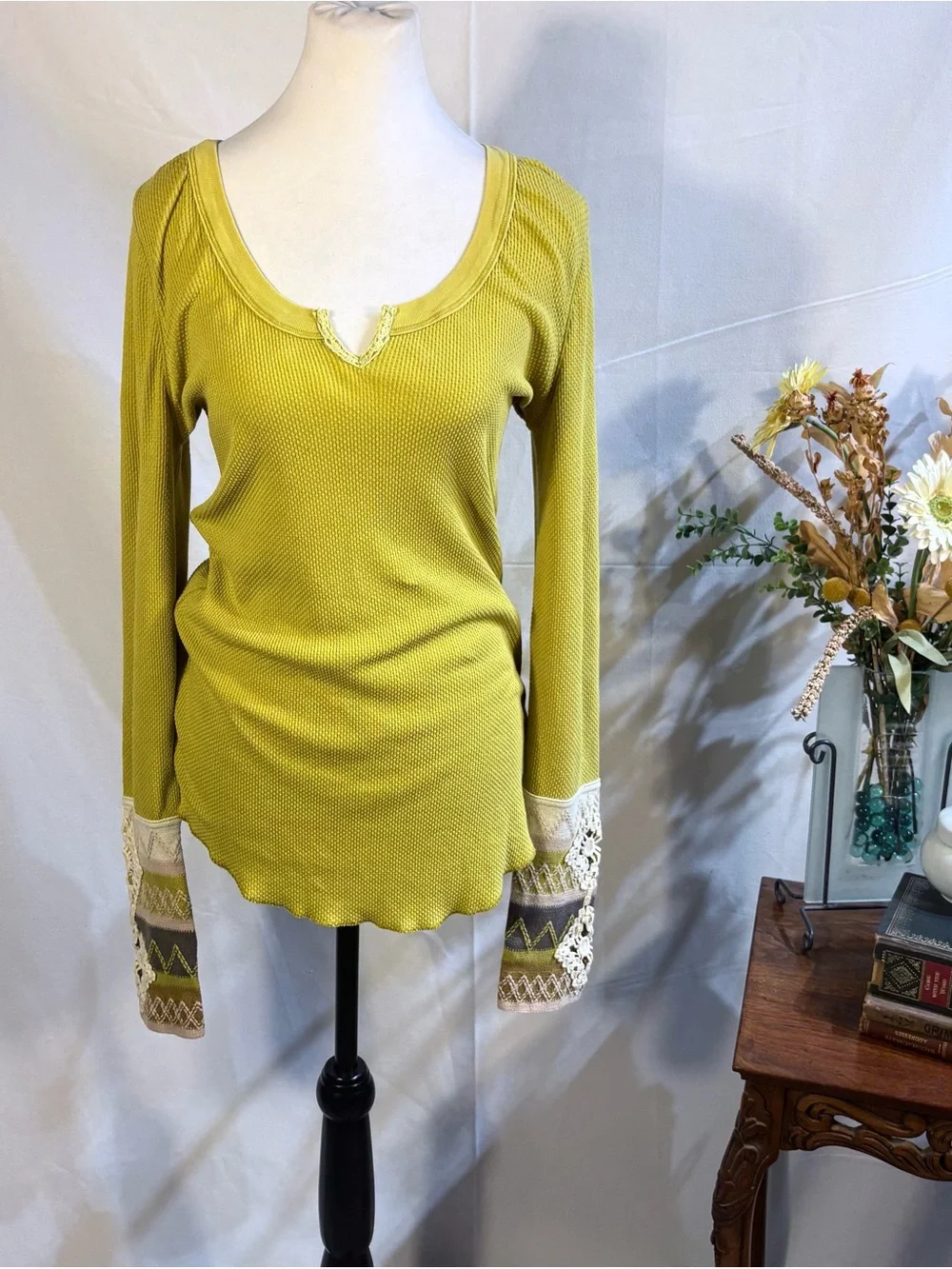 ♨️Free People Kombucha Cuff Yellow Waffle Thermal Embroidered Crochet Top Sz L💛